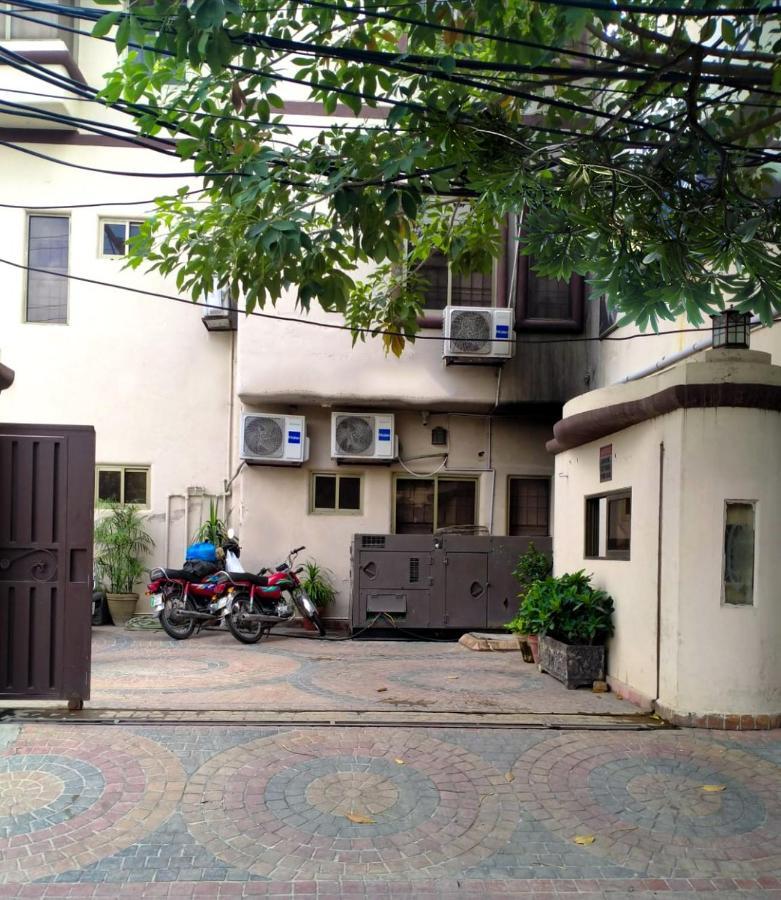 Lokal Rooms X Gulberg لاهور المظهر الخارجي الصورة